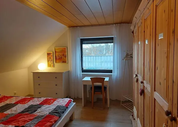 Grosse, Helle Wohnung Mit Sonnigem Balkon