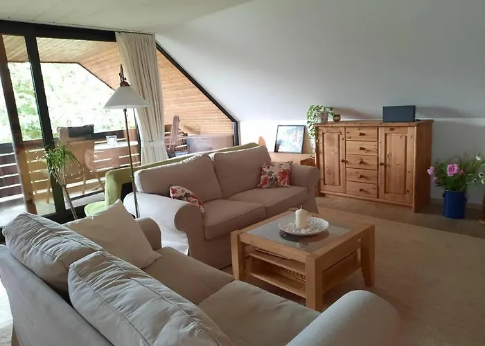 Grosse, Helle Wohnung Mit Sonnigem Balkon
