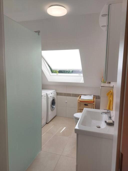 Apartment Grosse, Helle Mit Sonnigem Balkon