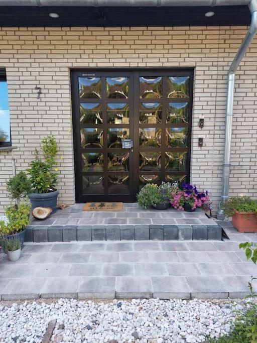Grosse, Helle Mit Sonnigem Balkon Apartment
